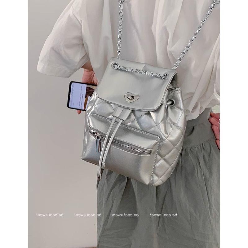 

Нішевий текстурний рюкзак жіночий 2024 новий студентський рюкзак для поїздок на роботу модний універсальний інс модний мішок-відро срібний