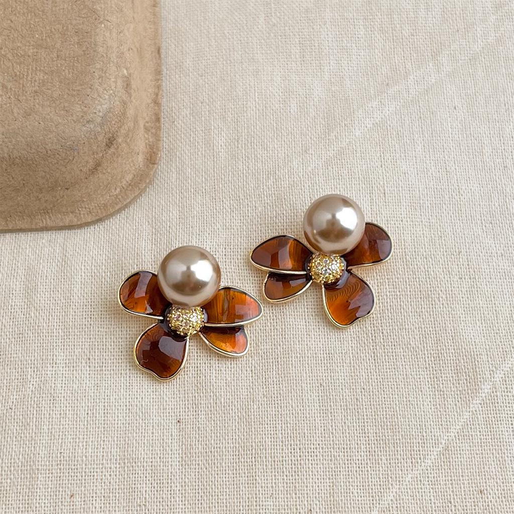 Retro Maillard Gradient Geometric Enamel Stud Earrings: Fashionable, Luxurious, High-End Women's Style