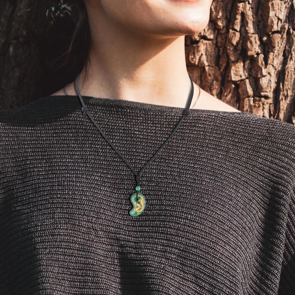Green Agate Dragon Carving Lucky Charm Magatama Necklace [Koai] (Unisex)