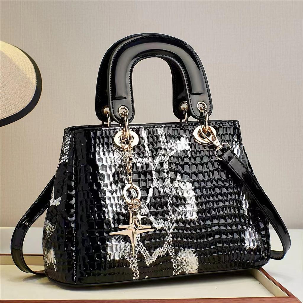 The New Spring and Summer Fashion Niche Ladies Crocodile Single Shoulder Crossbody Bag All Matching Handbag