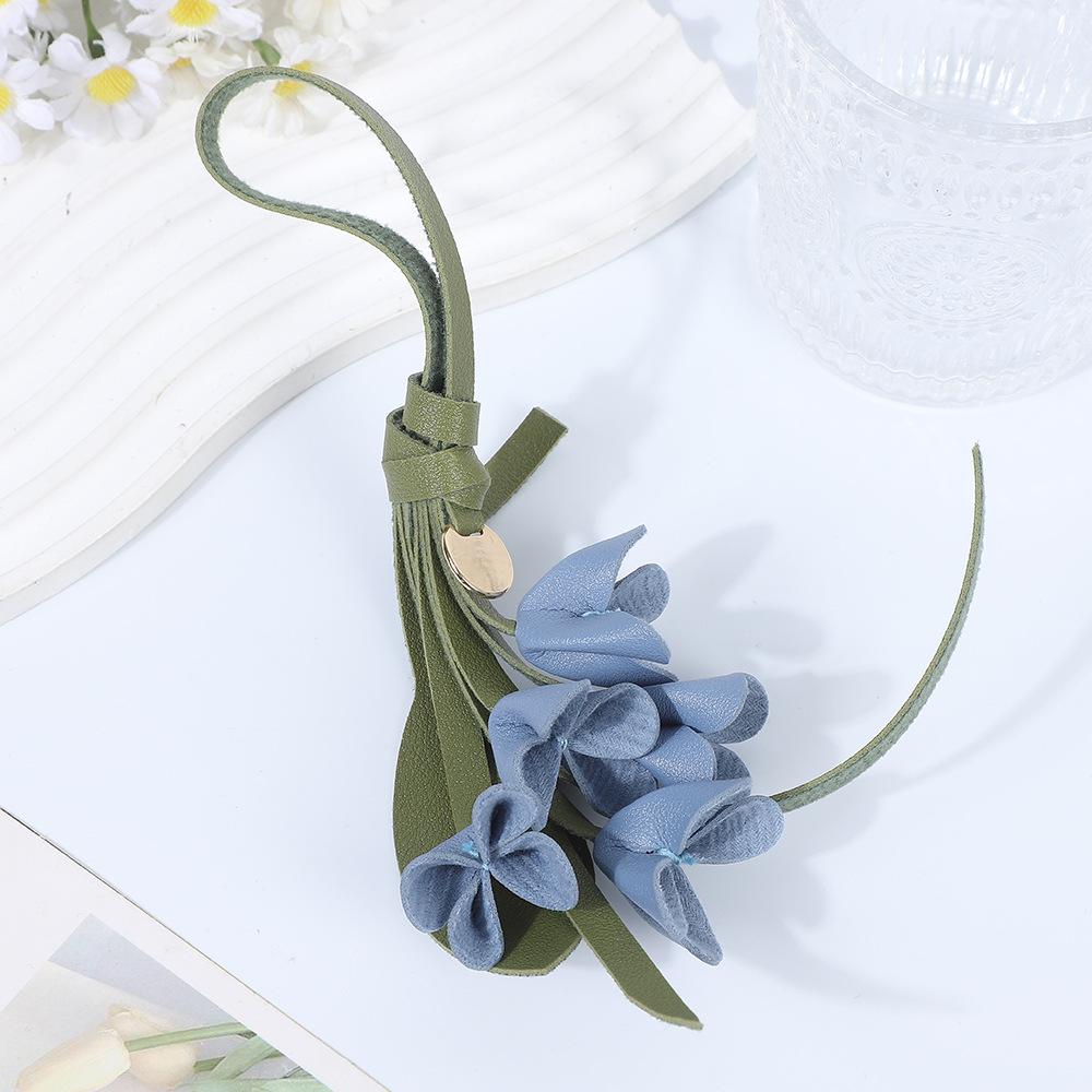 Fashion Pu Leather Pendant Keychains for Women Osmanthus Petal Creative Car Key Pendants Exquisite Bag Festival Birthday Gift
