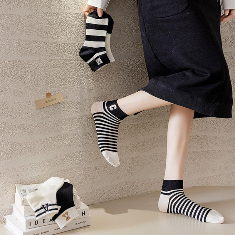 5 Pairs of Women's Cute Bear Embroidered Ankle Socks