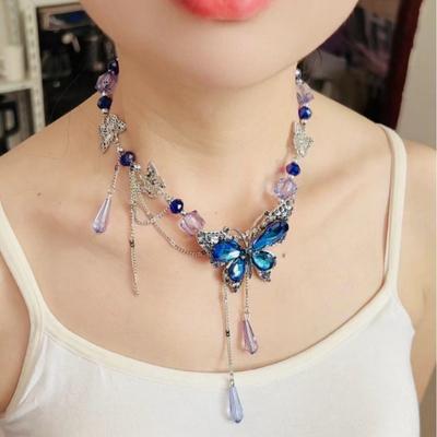 Collar Clavícula Mariposa Gota de Agua Azul Oscuro Nicho Retro Mariposa Cristal Temperamento Collar de Alta Gama para Mujer