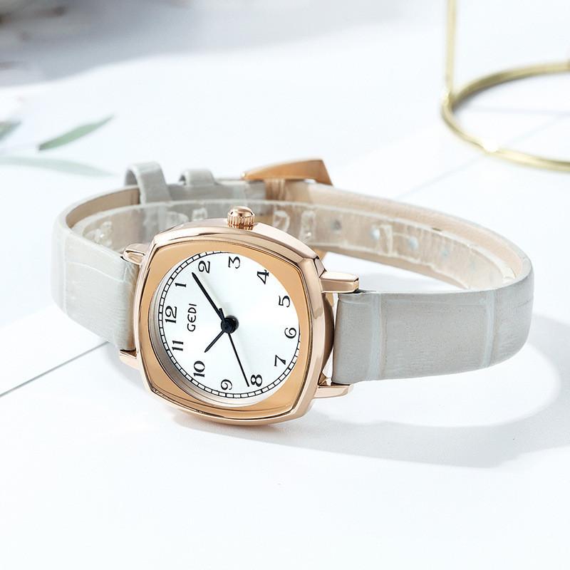 Retro-Quadratuhr für Damen mit Quarzwerk und Lederarmband