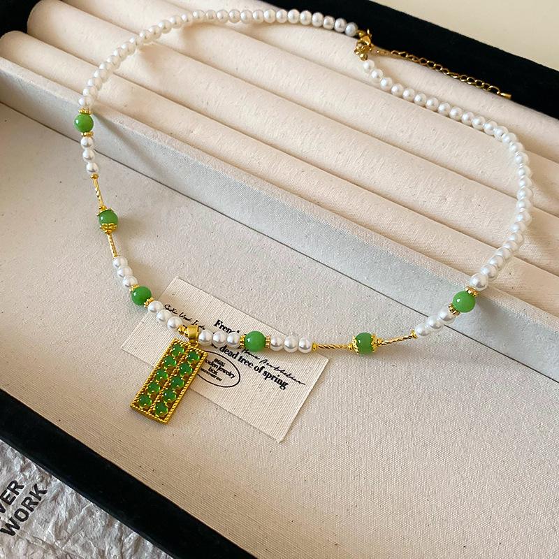 Dopamine Pearl Necklace: Retro Court Style Versatile Clavicle Chain for Women