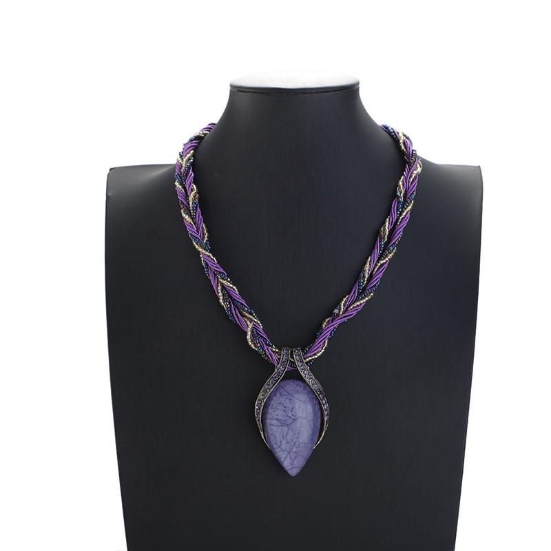 Collana Etnica Boho da Donna con Ciondolo Geometrico a Goccia e Pendente in Resina