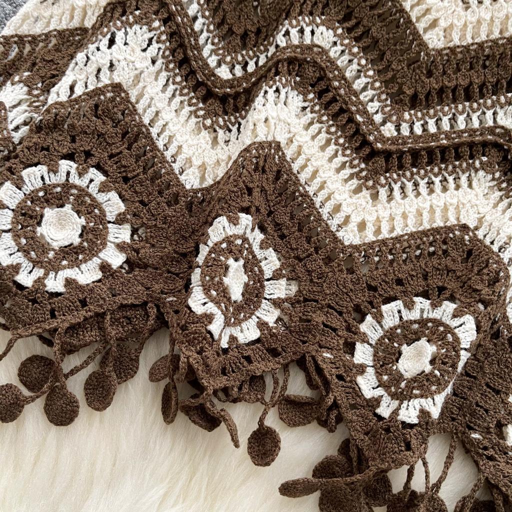 Retro V-Ausschnitt Französischer Stil Ausgehöhltes Kontrastierendes Streifendesign mit Quasten Langen Ärmeln, der einen Western-Stil ausstrahlt, gepaart mit einem Sonnenschutz-Überwurf