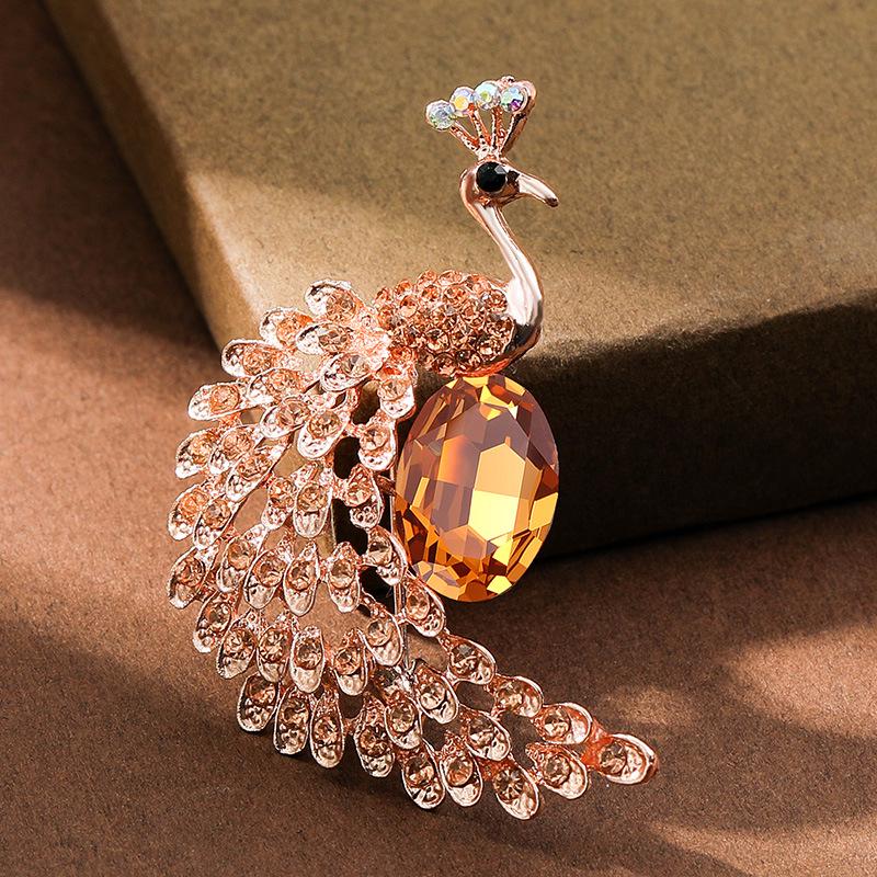 Elegant High-End Peacock Crystal Brooch for Women – Perfect for Cardigans, Jackets, Shawls, and As a Stylish Corsage Pin.