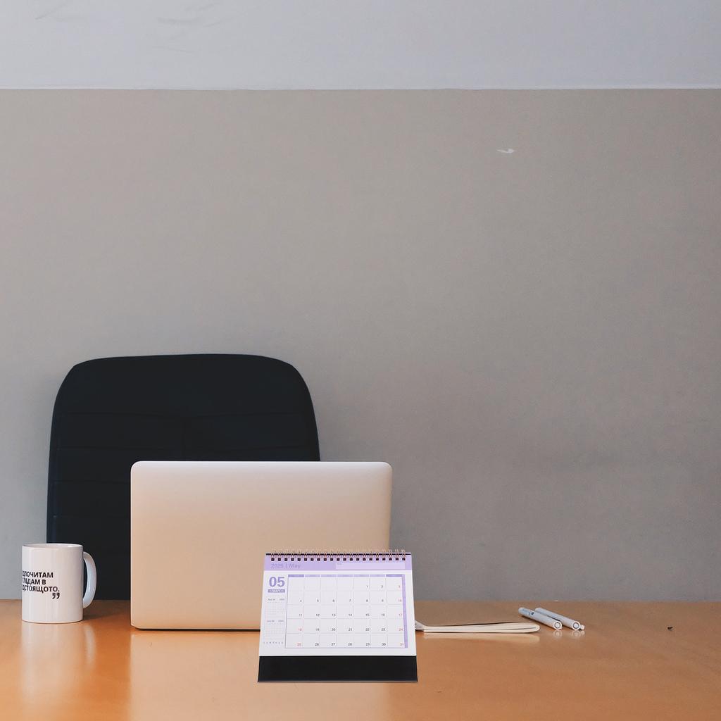 Englischer Desktop-Kalender Papier Dick Minimalistisches Design Tragbarer Desktop-Kalender für Büro Heimgebrauch Ganzjahresplanung
