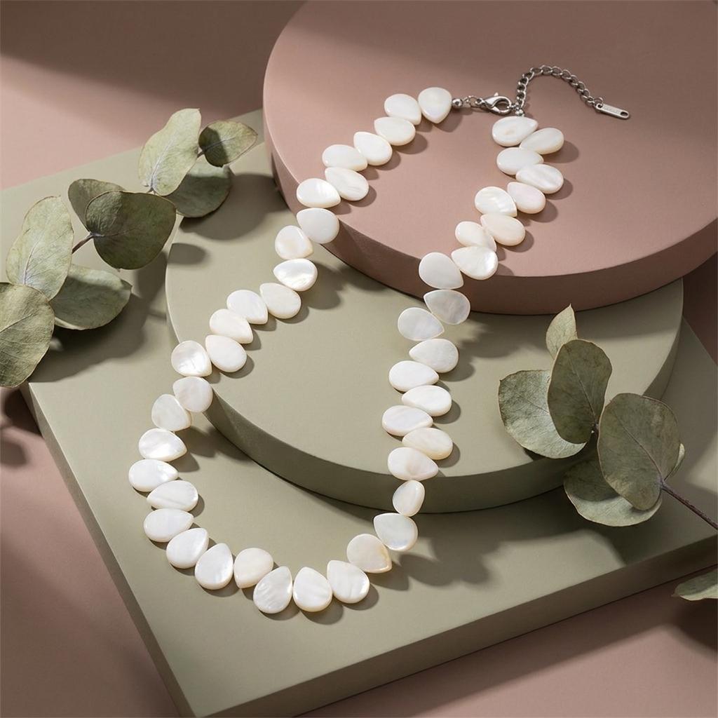 Light Luxury White Water Drop Shaped Natural Shell Beaded Necklace For Women Boho Teardrop Petal Choker Beach Party Jewelry Gift
