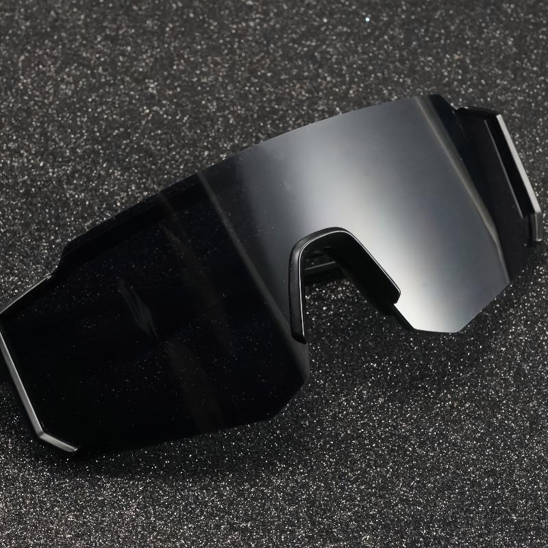 Ein Paar Damen-Kunststoff-Geometrisch-Übergroße-Fassungen im minimalistischen und lässigen Stil mit klaren Gläsern.