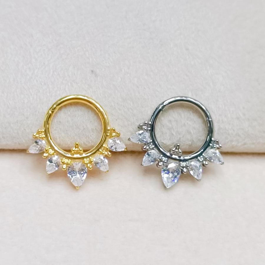 Anello in Lega di Titanio G23 2024 con Frange Intagliate per Naso e Orecchio - Gioiello Piercing Raffinato