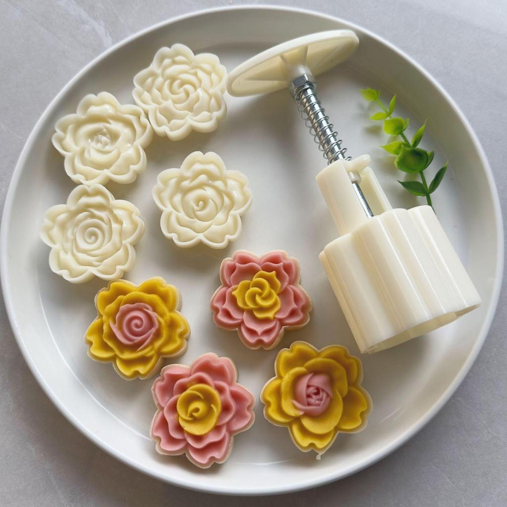 50g 3D Rose Ice Skin Mooncake Mold Set - 1 Mold, 4 Mung Bean Cake Pieces.
