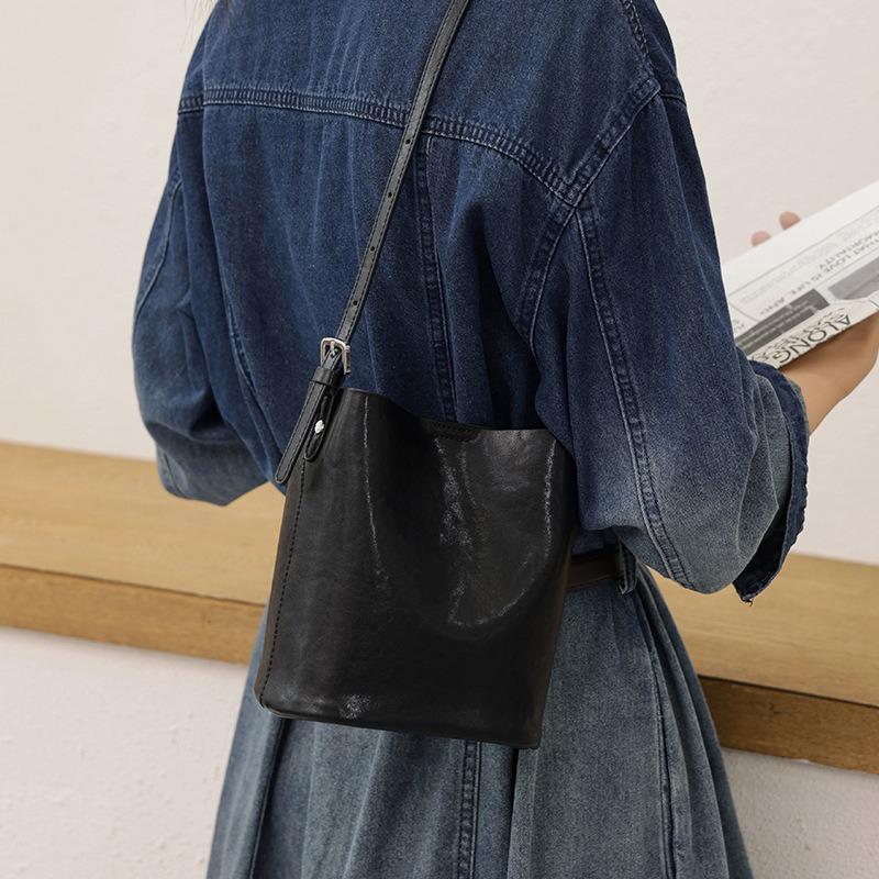 Vegetable Tanned Cowhide Bucket Bag Women's New Leather Women's Bag Fashionable Retro Messenger Bag Commuter Shoulder Bag Bag
