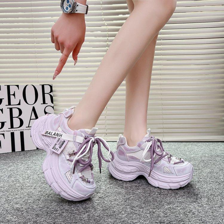 Evropské populární univerzální prodyšné dad shoes dámské 2025 jaro a léto nové malé na platformě zvyšující výšku neformální sportovní boty