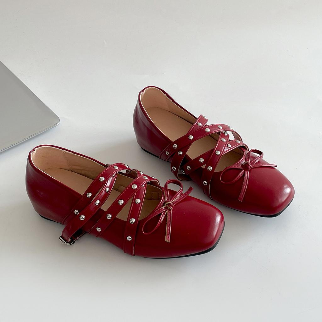 Scarpe singole da donna argentate stile retrò francese con punta leggera e rialzo interno, nuove per l'estate 2025, scarpe Mary Jane con punta quadrata per gonna