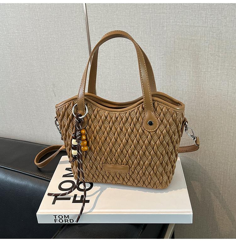 

Женская сумка-ведро кроссбоди в стиле ретро, новая коллекция осень-зима 2025, высококлассная плетеная сумка на плечо, портативная сумка-тоут хаки