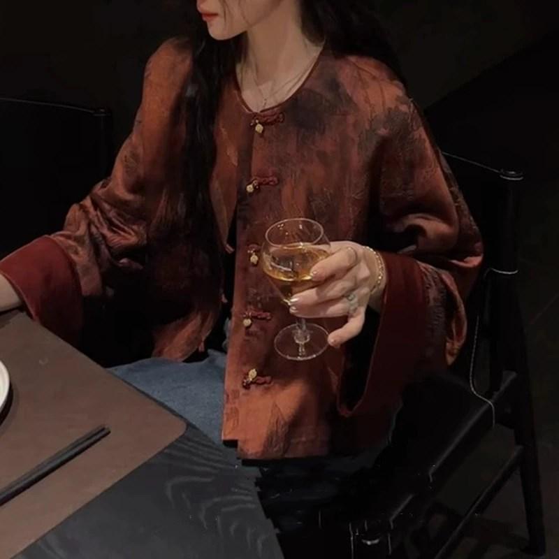 

Женская свободная куртка в национальном стиле начала осени 2024 года с элегантным дизайном пуговиц S бордовый