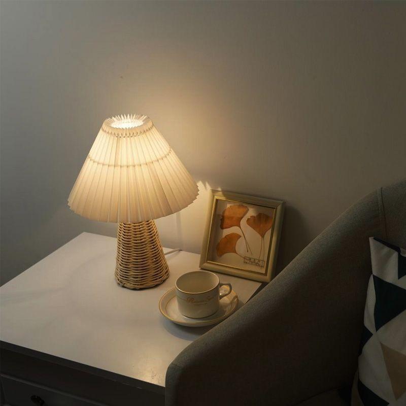 European Bedroom Table Lamp Bedside Nightstand Light Handmade Rattan Pleated Aesthetic Vintage Lamp Decorative Room Night Light
