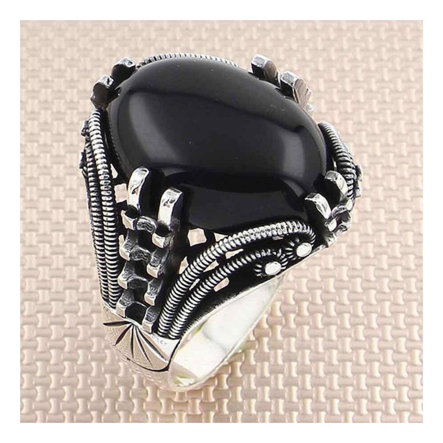 

Корона Победы Мужское кольцо из стерлингового серебра с черным куполом из оникса