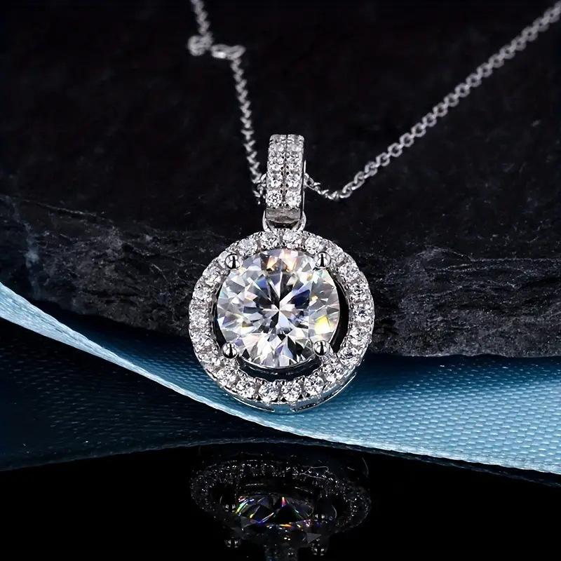 Ladies' Circular Pendant Necklace, Inlaid with Synthetic Zircon Design, Elegant and Sparkling Collarbone Chain, Birthday Gift