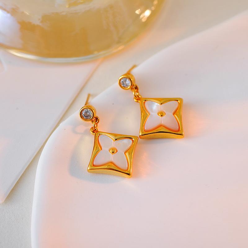 

Винтажные универсальные серьги с четырехлистным клевером из перламутра White Four-Leaf Clover Drop Earrings