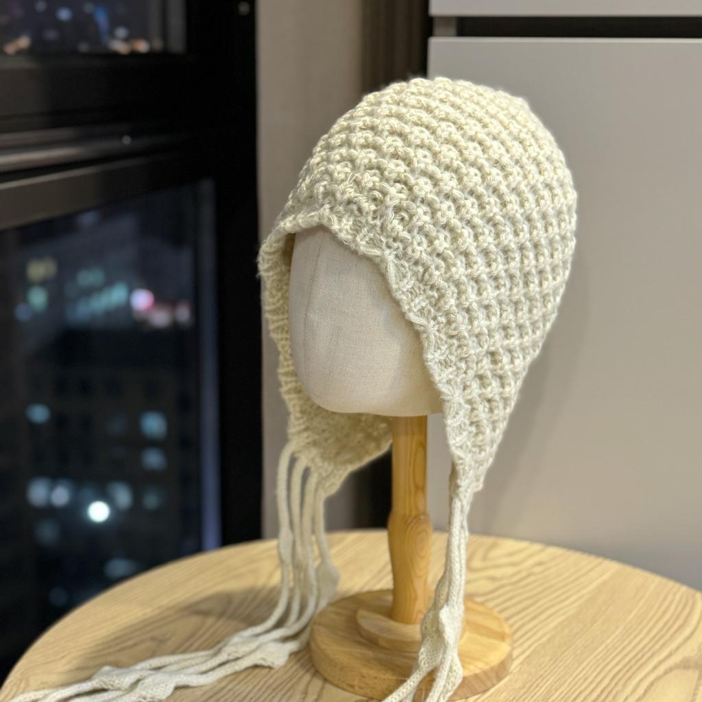 New Hand-knitted Tassel Pom-pom Wool Hat for Women, Autumn and Winter Warm Ear-protecting Knitted Hat with Straps, Trendy Pullover Hat