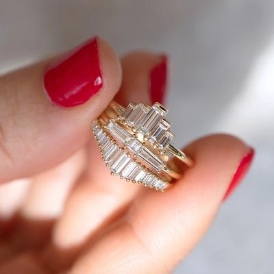 New New Gold Color Finger Ring for Women Inlaid Dazzling Crystal Stone Simple Stylish Girls Rings Party Fashion Jewelry