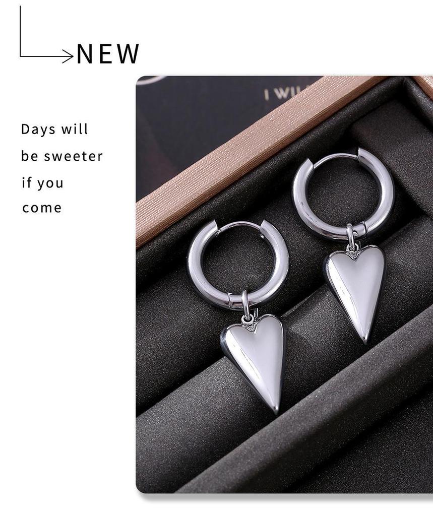Heart Buckle Earrings: Retro 18k Gold-Plated Titanium Steel Design for Women