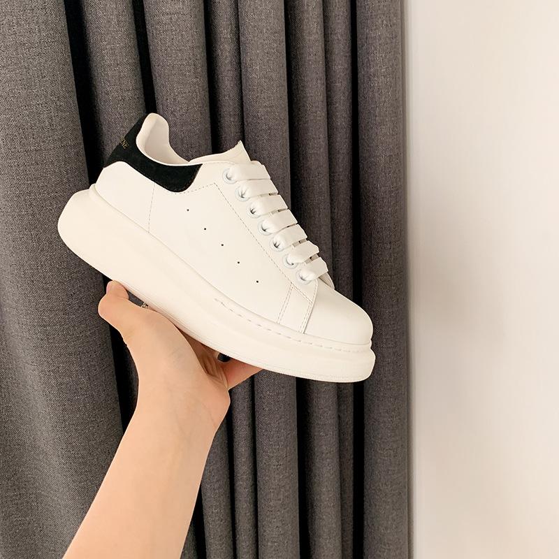 Italské McQueen malé bílé boty dámské 2025 nové jarní a podzimní plátěné boty platforma zvýšení výšky pár pánské boty všestranné sportovní a lei