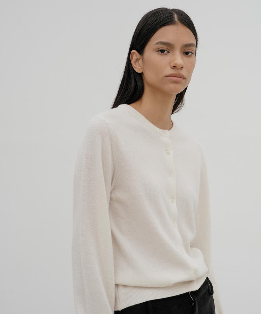 DENOAH Diso Round Cardigan (Ivory)