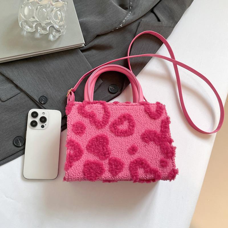 

Small Handbag Winter Warm Lamb Woolen Shoulder Bag For Women Cute Heart Pu Leather Shoulder Crossbody Bag Female Tote 30cm)) розовый