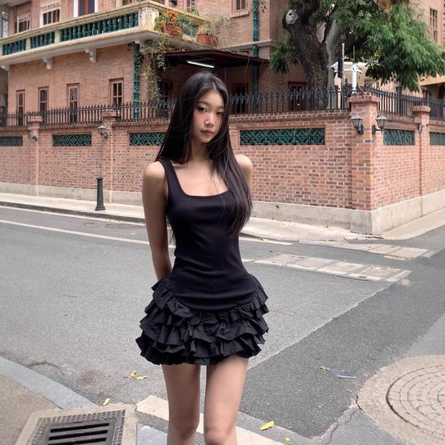 Black temperament U-neck suspender vest dress women's summer spice girl slim waist a word fluffy cake short skirt