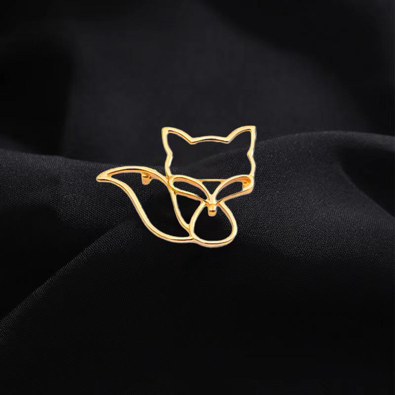 Intricate Cutout Metal Rose Brooch Pin - Vintage Floral Alloy Blouse Coat Clip for Women, Sophisticated Blossom Lapel Accessory