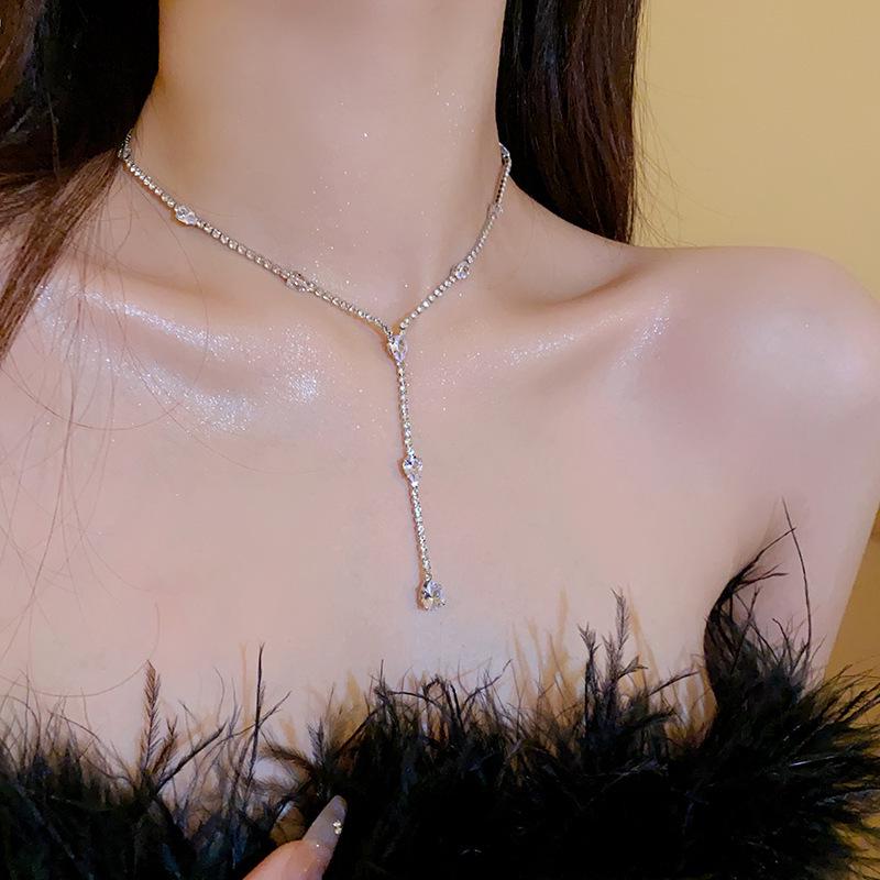 Teardrop Heart Pendant Rhinestone Choker - Elegant Women's Necklace