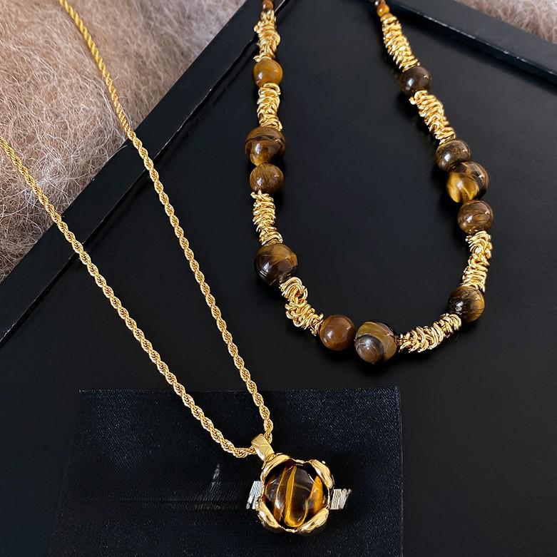 High-End Retro Tiger Eye Square Pendant Necklace - Stylish & Versatile Sweater Chain