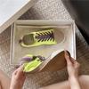 Frühjahr/Sommer 2026: Neue, dünne und modische Damen-Sneaker mit Schnürung – vielseitig kombinierbar, mit weicher Sohle und farblich abgestimmten Details.