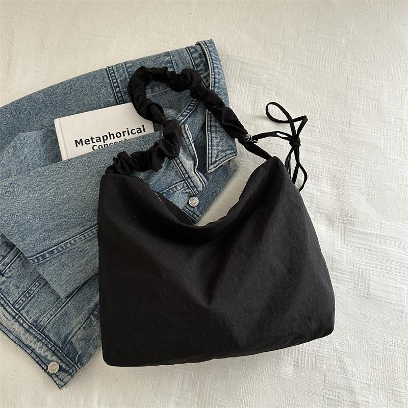 Large capacity cloud pleated drawstring shoulder strap shoulder bag solid color simple lazy style versatile messenger tote bag