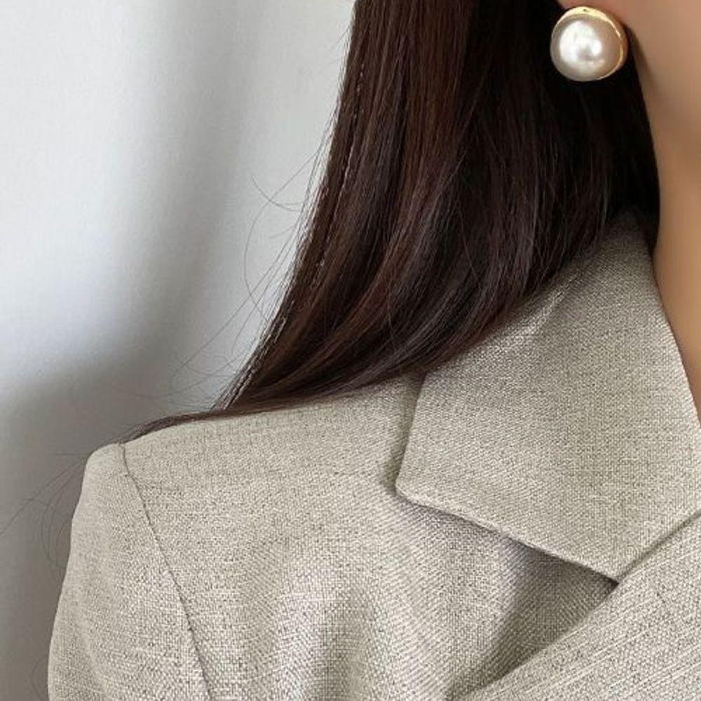 Thejsoo / Much Pearl Earrings
