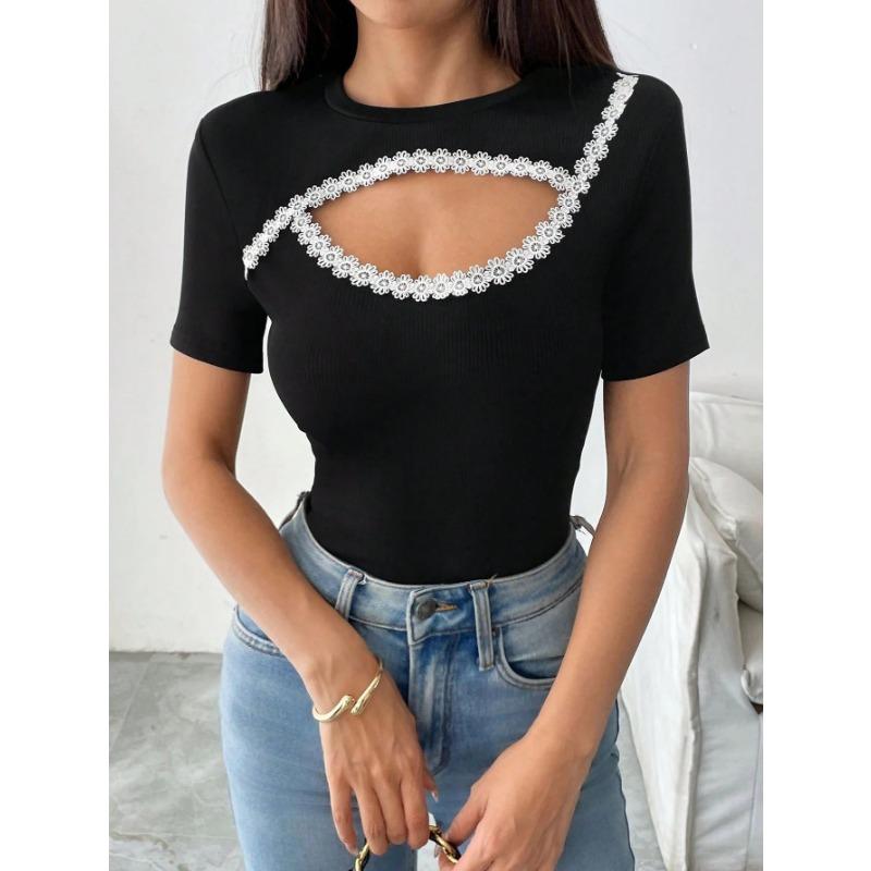 

Женская летняя футболка с круглым вырезом и коротким рукавом с наклейкой и декоративным принтом XXL чёрный