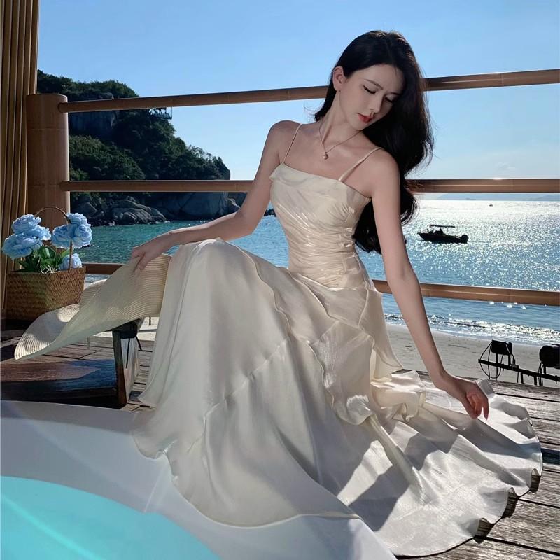 Niche light luxury suspender dress for women's new seaside vacation ruffle leaf edge temperament high-end fishtail dress