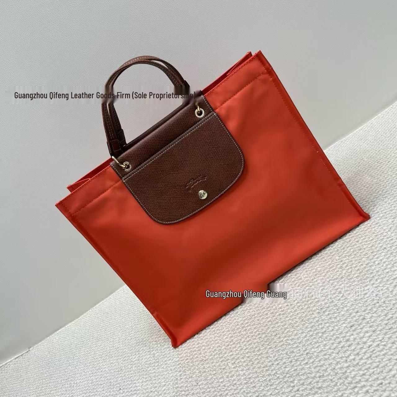 

Lightweight Fashionable Briefcase: Large Capacity Tote & Business Crossbody Bag for Commuting with Laptop Portability. 39x14x33