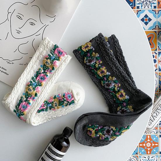 1 par middels lange, varme sokker til kvinner, med blomstermønster og etnisk trykk, crew socks for høst og vinter