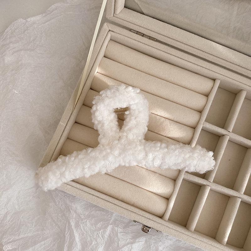 

Extra Large 14cm Lambswool Claw Clip for Autumn/Winter - Enhances Hair Volume & Warmth белый