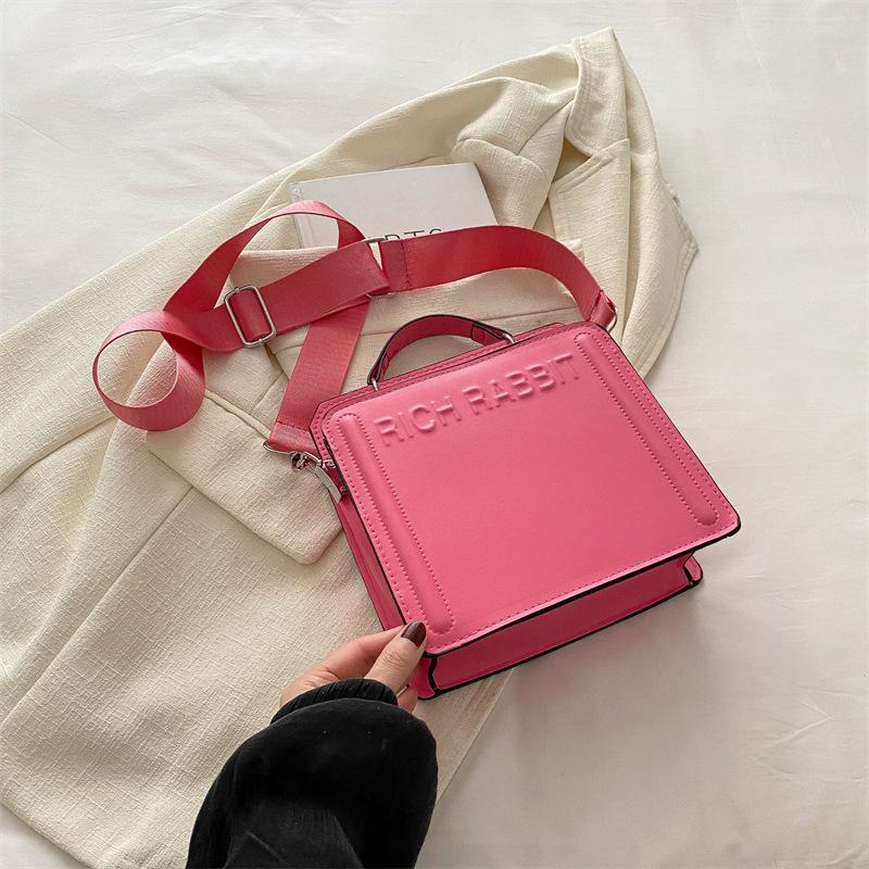 

2024 spring new simple casual women s handbag fashion shoulder bag messenger bag simple fashion small square bag