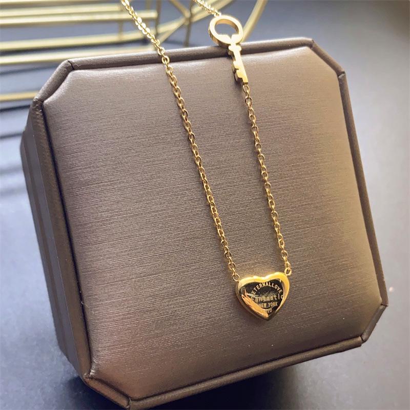 Elegant Colorfast 18K Rose Gold Necklace with Swan & Four-Leaf Clover Charm