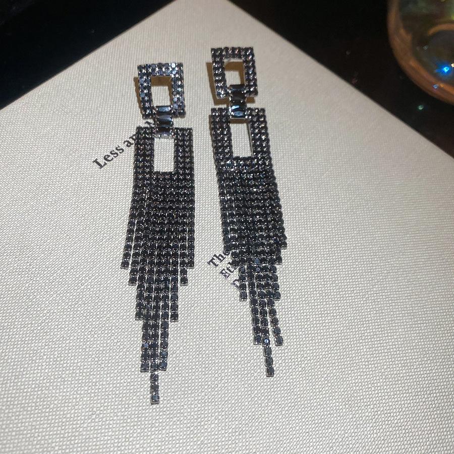 Silver Needle Feather Fringed Earrings Long Light Luxury Atmospheric Stud Earrings Personalized Design Earrings