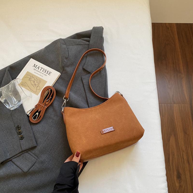 Today's popular small bags for women's new autumn and winter retro versatile messenger bags single shoulder underarm bucket bags