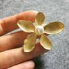 Broche de flor de cinco pétalos, broche elegante y delicado Vintage a la moda, accesorios para mujer