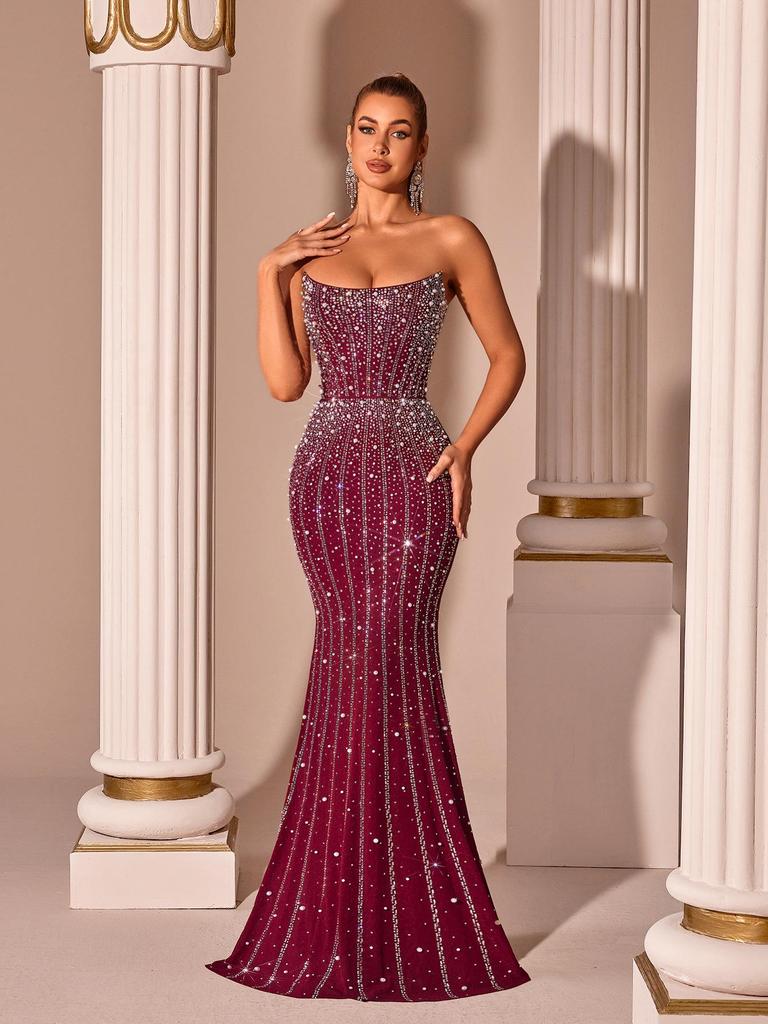 Robe de soirée sirène sans bretelles à diamants avec fente haute et dos ouvert